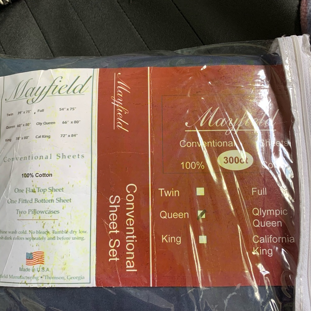 NIB 300 count 100% cotton navy blue sheet set